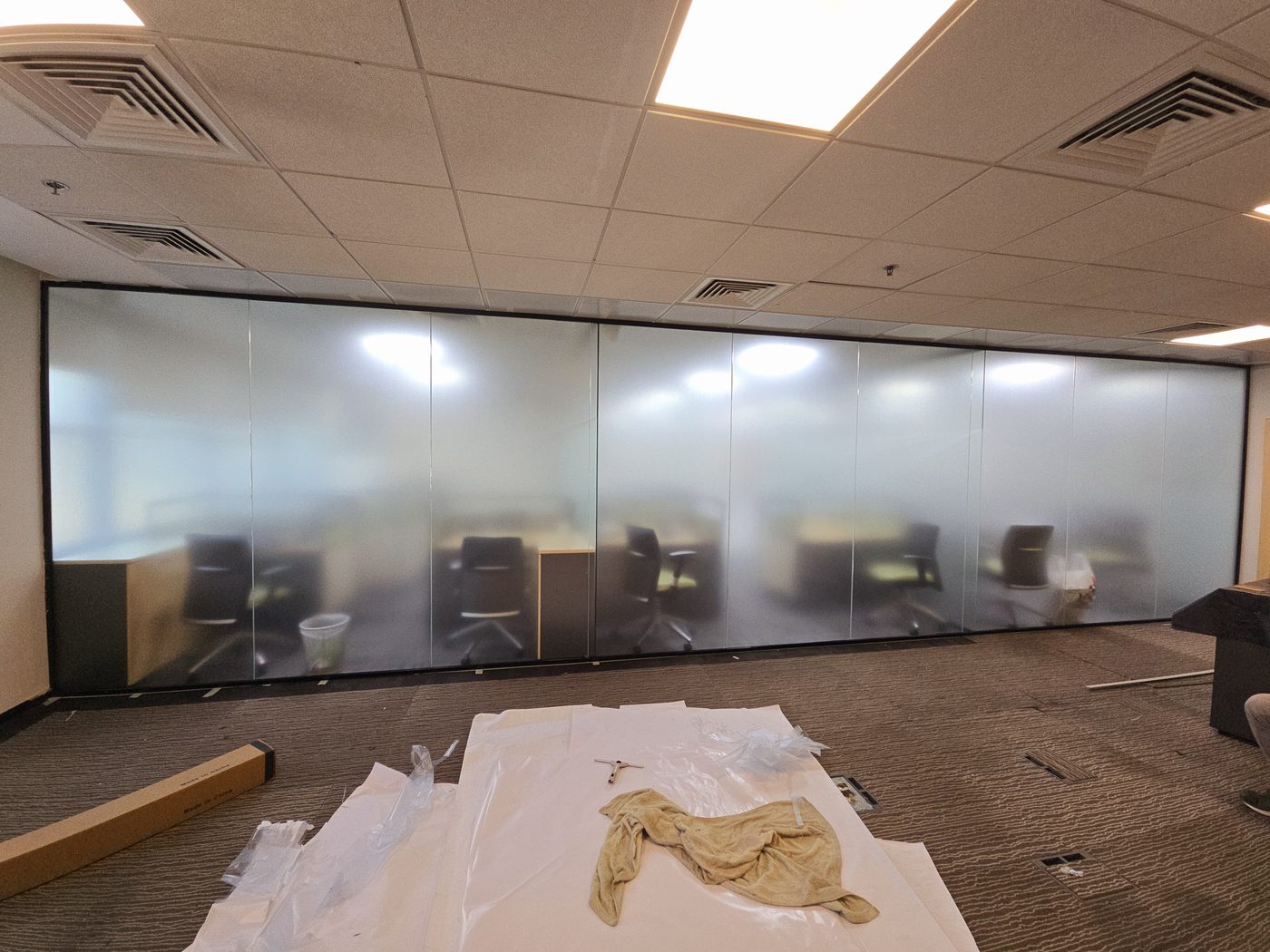 Credence full frosted glass partition