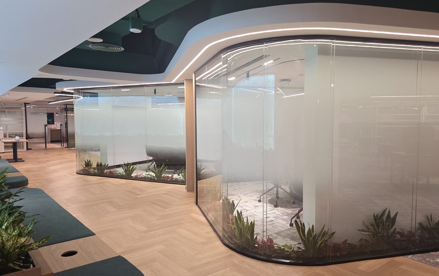 Gradient frosted glass meeting pod
